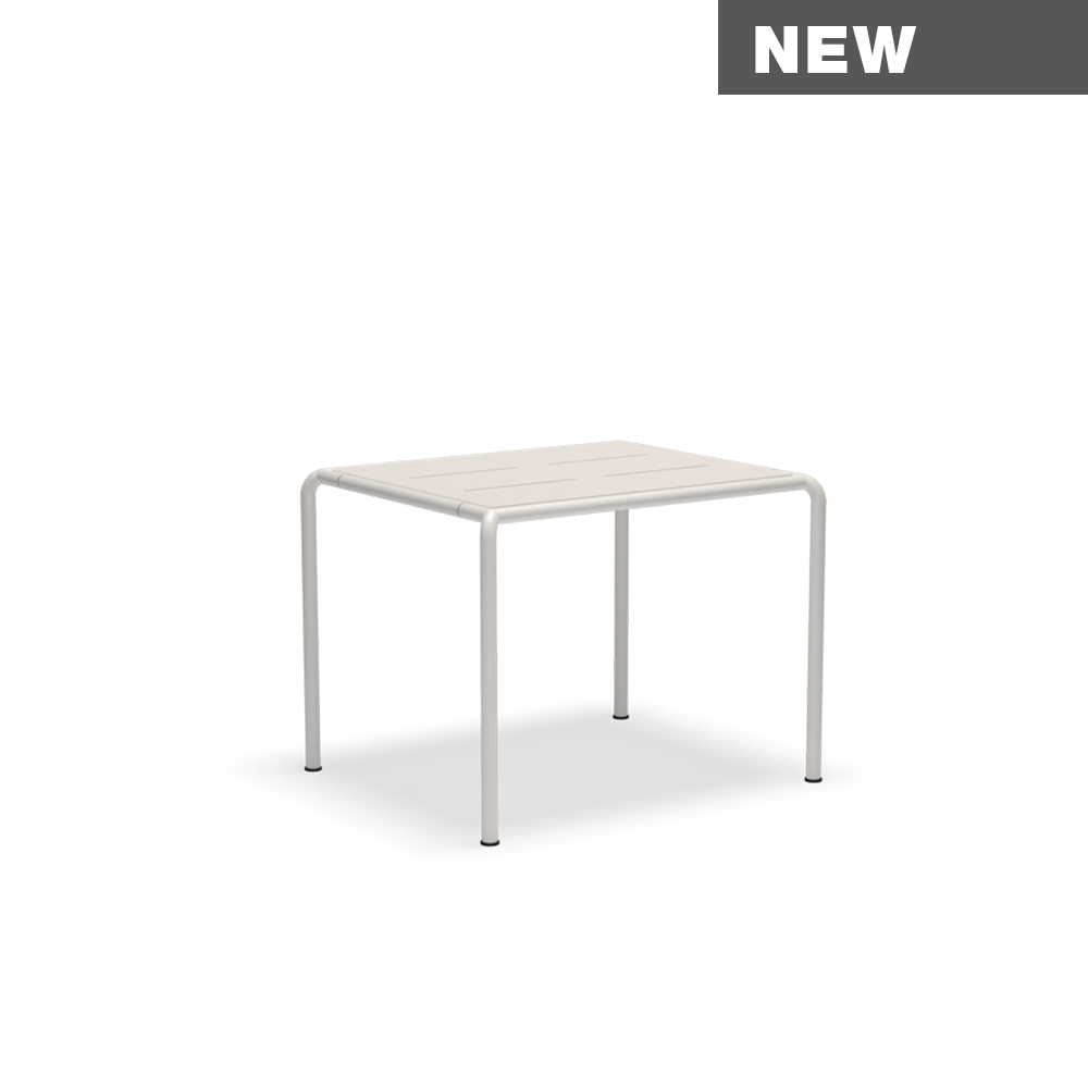 AVANTI Dining table // 83x98 // Aluminum